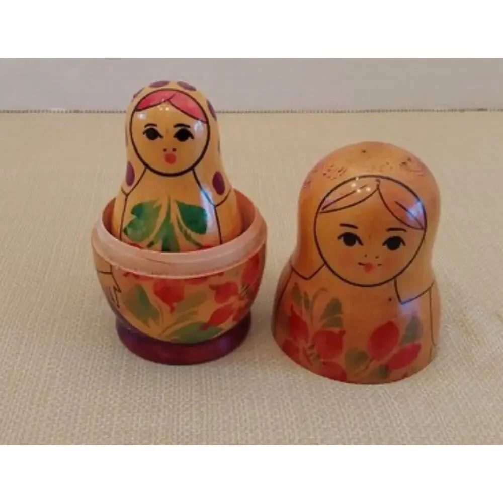 Vintage Nesting Dolls - 5 Pieces